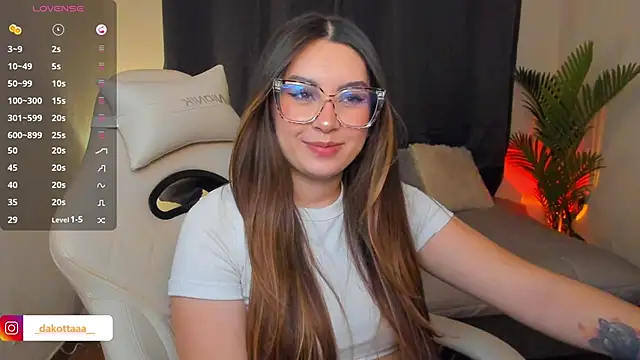 dakottaa  online show from April 2026 11:33:02 PM