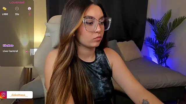 dakottaa  online show from November 2025 12:20:01 AM