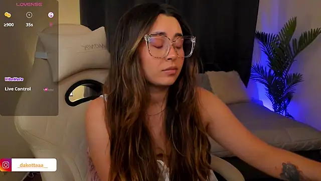 dakottaa  online show from January 2026 11:41:02 PM