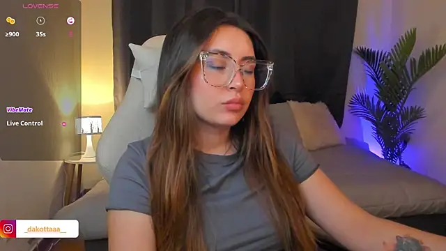 dakottaa  online show from February 2026 12:09:01 AM