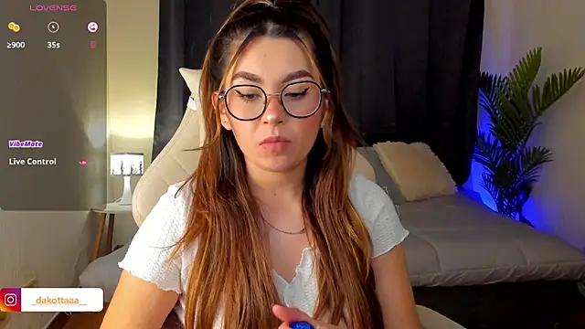 dakottaa  online show from September 2025 11:33:02 PM