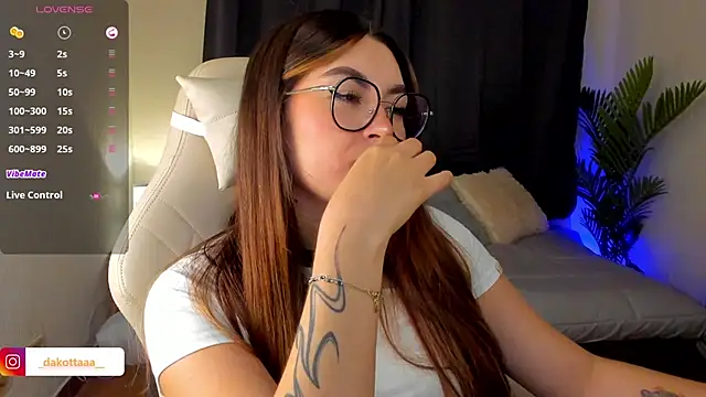 dakottaa  online show from September 2025 11:43:01 PM