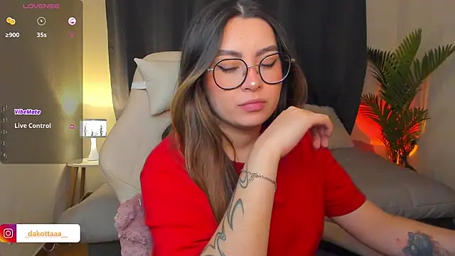 dakottaa  online show from April 2026 11:39:02 PM