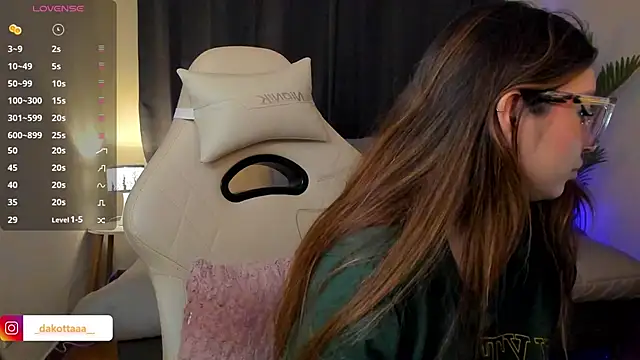 dakottaa  online show from November 2025 11:38:02 PM