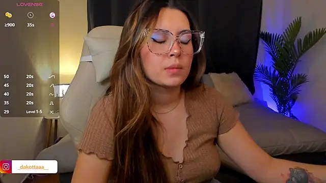 dakottaa  online show from November 2025 11:38:01 PM