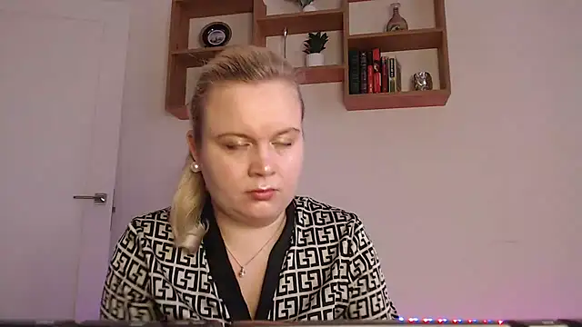 Karolina love  online show from November 2025 11:37:01 AM