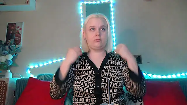 Karolina love  online show from January 2025 06:13:01 PM