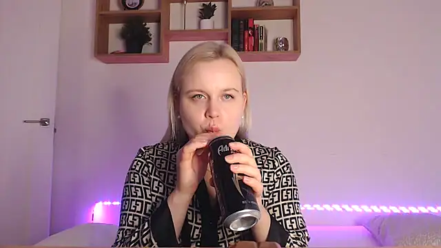 Karolina love  online show from October 2025 05:24:02 PM