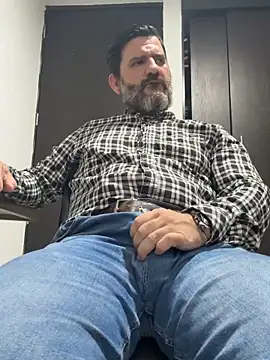 Snapshot of Maxi_TheBigDaddy chatting on June 2026 11:04:02 AM Maxi TheBigDaddy online show from June 2026 11:04:02 AM