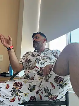 Snapshot of Maxi_TheBigDaddy chatting on June 2026 03:46:01 PM Maxi TheBigDaddy online show from June 2026 03:46:01 PM