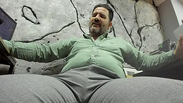 Snapshot of Maxi_TheBigDaddy chatting on October 2025 11:42:02 AM Maxi TheBigDaddy online show from October 2025 11:42:02 AM