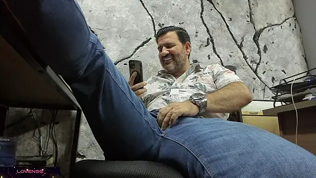 Snapshot of Maxi_TheBigDaddy chatting on October 2025 09:07:02 PM Maxi TheBigDaddy online show from October 2025 09:07:02 PM