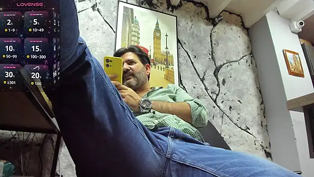 Snapshot of Maxi_TheBigDaddy chatting on December 2025 12:02:01 AM Maxi TheBigDaddy online show from December 2025 12:02:01 AM