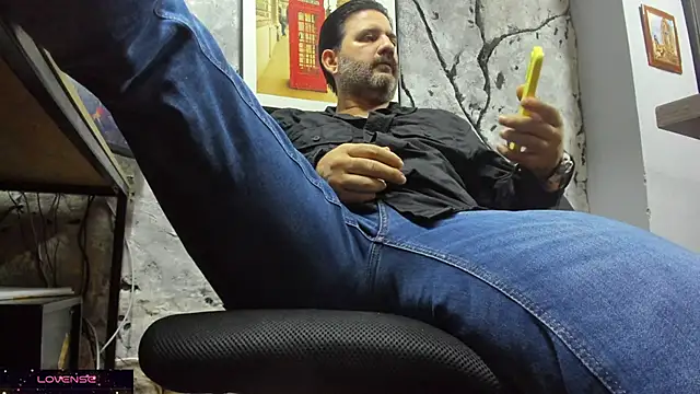 Snapshot of Maxi_TheBigDaddy chatting on December 2025 11:48:02 AM Maxi TheBigDaddy online show from December 2025 11:48:02 AM