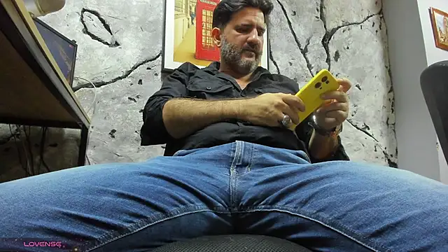 Snapshot of Maxi_TheBigDaddy chatting on January 2026 03:19:01 PM Maxi TheBigDaddy online show from January 2026 03:19:01 PM