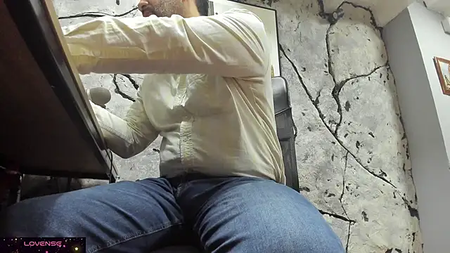 Snapshot of Maxi_TheBigDaddy chatting on November 2025 01:23:02 PM Maxi TheBigDaddy online show from November 2025 01:23:02 PM