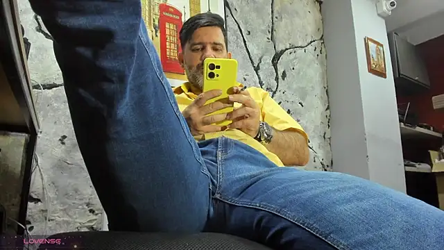 Snapshot of Maxi_TheBigDaddy chatting on February 2026 01:18:01 PM Maxi TheBigDaddy online show from February 2026 01:18:01 PM