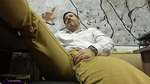 Snapshot of Maxi_TheBigDaddy chatting on October 2025 06:42:01 PM Maxi TheBigDaddy online show from October 2025 06:42:01 PM