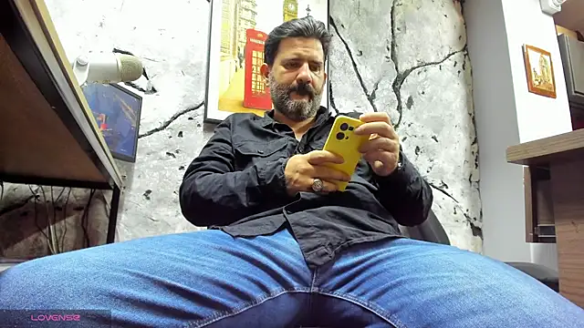 Snapshot of Maxi_TheBigDaddy chatting on December 2025 05:46:01 PM Maxi TheBigDaddy online show from December 2025 05:46:01 PM