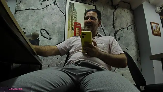 Snapshot of Maxi_TheBigDaddy chatting on January 2026 06:00:02 PM Maxi TheBigDaddy online show from January 2026 06:00:02 PM