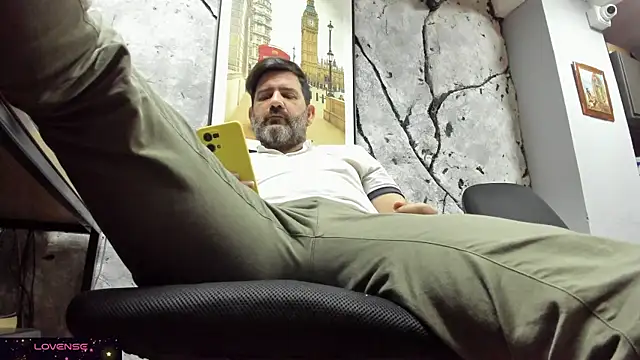 Snapshot of Maxi_TheBigDaddy chatting on November 2025 01:15:01 PM Maxi TheBigDaddy online show from November 2025 01:15:01 PM