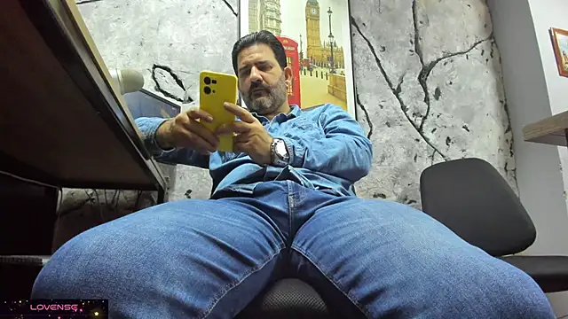 Snapshot of Maxi_TheBigDaddy chatting on December 2025 03:38:02 PM Maxi TheBigDaddy online show from December 2025 03:38:02 PM