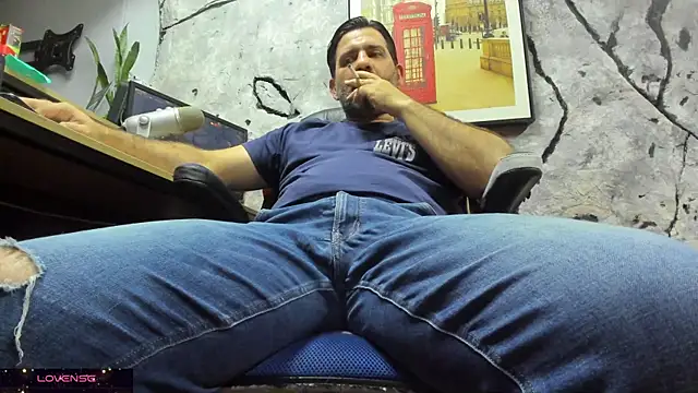 Snapshot of Maxi_TheBigDaddy chatting on November 2025 05:02:01 PM Maxi TheBigDaddy online show from November 2025 05:02:01 PM