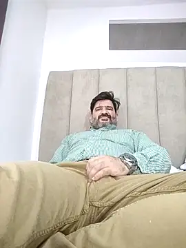 Snapshot of Maxi_TheBigDaddy chatting on February 2026 11:27:02 PM Maxi TheBigDaddy online show from February 2026 11:27:02 PM