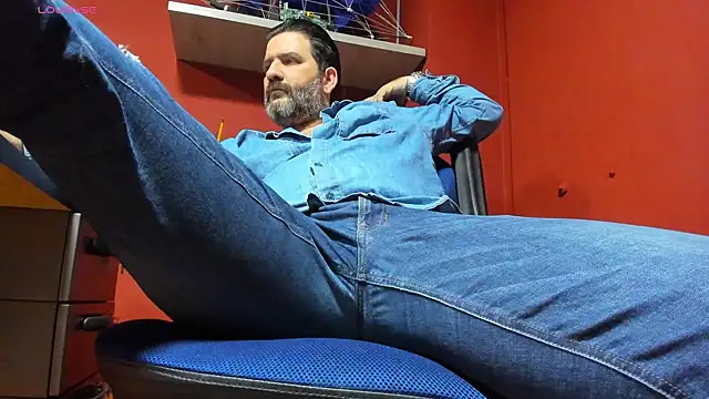 Snapshot of Maxi_TheBigDaddy chatting on March 2025 12:25:02 PM Maxi TheBigDaddy online show from March 2025 12:25:02 PM