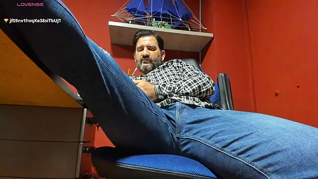 Snapshot of Maxi_TheBigDaddy chatting on March 2025 03:12:01 PM Maxi TheBigDaddy online show from March 2025 03:12:01 PM