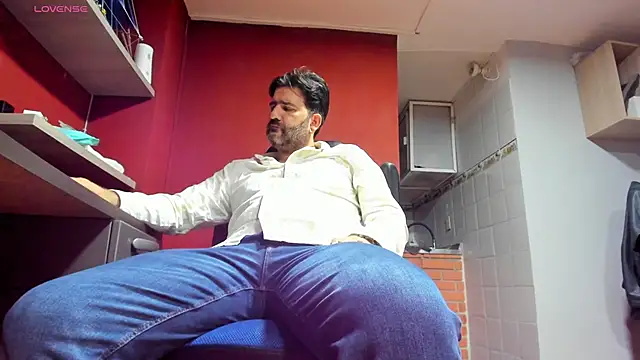 Snapshot of Maxi_TheBigDaddy chatting on March 2025 12:19:02 PM Maxi TheBigDaddy online show from March 2025 12:19:02 PM