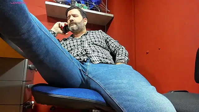 Snapshot of Maxi_TheBigDaddy chatting on March 2025 12:26:01 PM Maxi TheBigDaddy online show from March 2025 12:26:01 PM