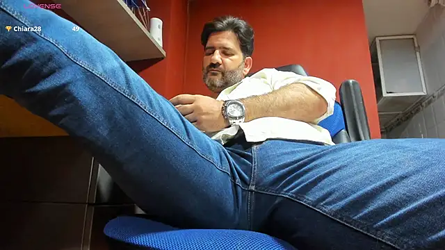 Snapshot of Maxi_TheBigDaddy chatting on March 2025 07:32:01 PM Maxi TheBigDaddy online show from March 2025 07:32:01 PM