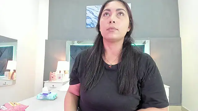 Lauralove 69 online show from February 2026 08:39:01 PM