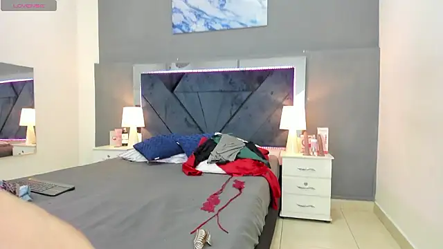 Lauralove 69 online show from March 2026 06:36:01 PM