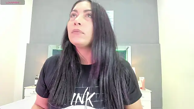 Lauralove 69 online show from January 2026 10:57:01 PM