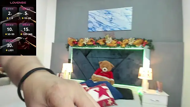 Lauralove 69 online show from December 2025 08:31:01 PM