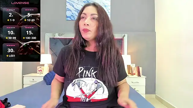 Lauralove 69 online show from November 2025 08:01:02 PM