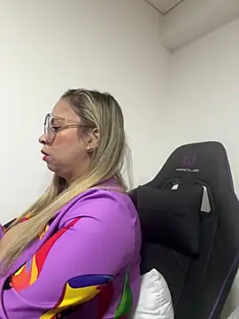 jademoomsm online show from April 2026 03:08:02 AM