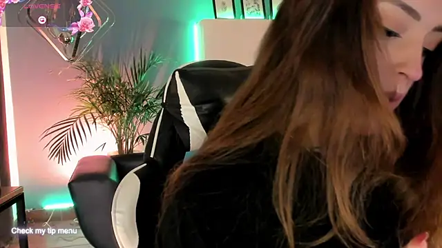 Megan inked online show from November 2025 03:40:01 AM