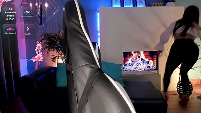 Megan inked online show from April 2026 03:33:01 AM