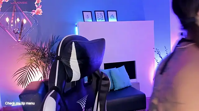 Megan inked online show from November 2025 04:27:02 AM