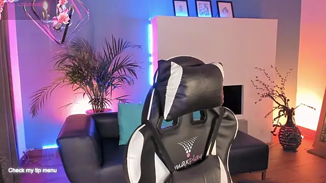 Megan inked online show from December 2025 03:34:02 AM