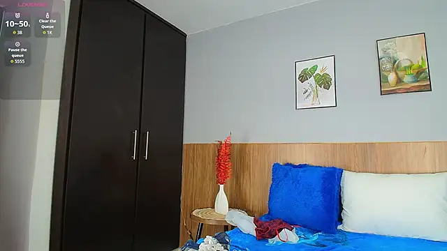 EmiliBonnie online show from December 2025 01:46:01 PM