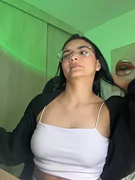 Cat2525 online show from April 2026 07:18:01 PM