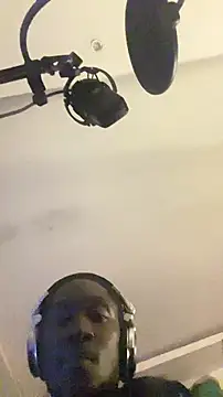 De maskedcouple online show from January 2026 12:39:02 AM