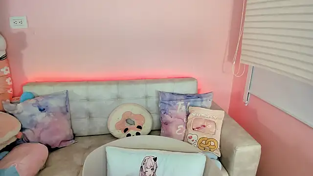 tinysara online show from April 2026 04:10:01 PM