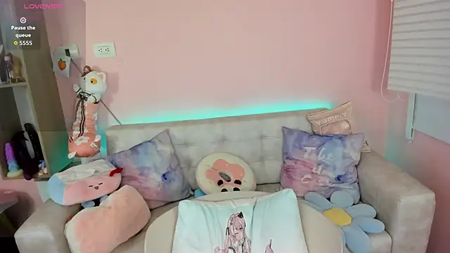 tinysara online show from November 2025 04:18:02 PM