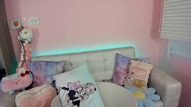 tinysara online show from December 2025 04:41:01 PM