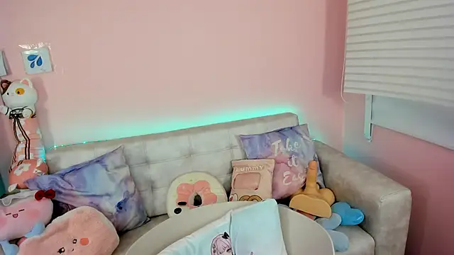 tinysara online show from November 2025 04:32:01 PM